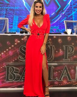 Florencia Peña feet photo thumbnail