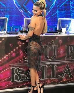 Florencia Peña feet photo thumbnail