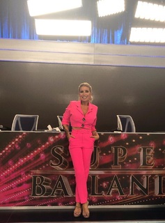 Florencia Peña feet photo thumbnail