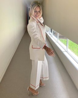 Florencia Peña feet photo thumbnail