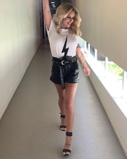 Florencia Peña feet photo thumbnail