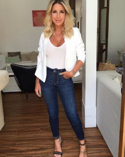 Florencia Peña feet photo thumbnail