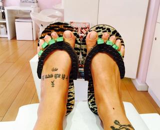 Florencia Peña feet photo thumbnail