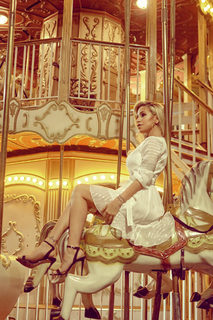 Florencia Peña feet photo thumbnail