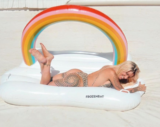 Florencia Peña feet photo thumbnail