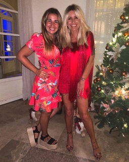 Florencia Peña feet photo thumbnail