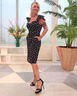 Florencia Peña feet photo thumbnail