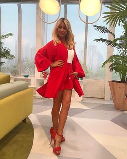 Florencia Peña feet photo thumbnail