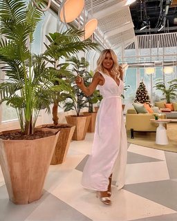 Florencia Peña feet photo thumbnail