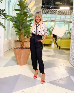 Florencia Peña feet photo thumbnail