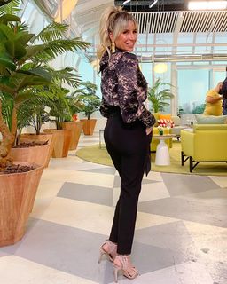 Florencia Peña feet photo thumbnail