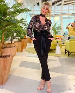 Florencia Peña feet photo thumbnail