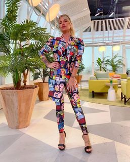 Florencia Peña feet photo thumbnail