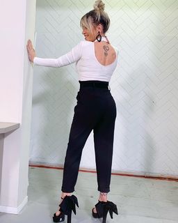 Florencia Peña feet photo thumbnail