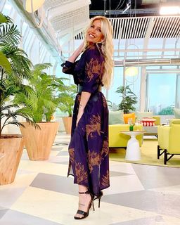 Florencia Peña feet photo thumbnail