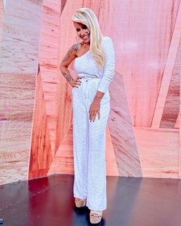 Florencia Peña feet photo thumbnail