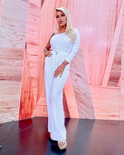 Florencia Peña feet photo thumbnail