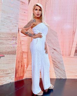 Florencia Peña feet photo thumbnail