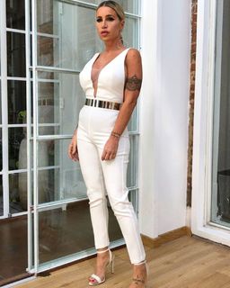 Florencia Peña feet photo thumbnail