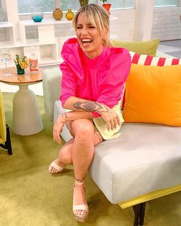 Florencia Peña feet photo thumbnail