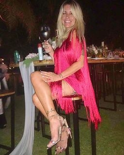 Florencia Peña feet photo thumbnail