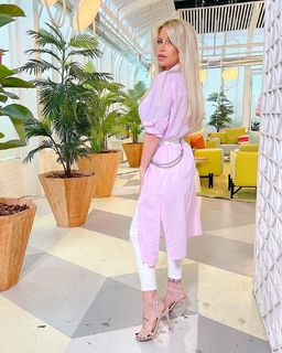 Florencia Peña feet photo thumbnail