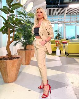 Florencia Peña feet photo thumbnail