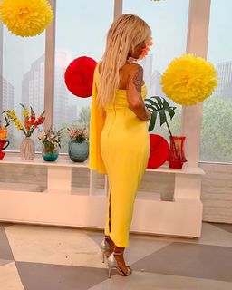 Florencia Peña feet photo thumbnail