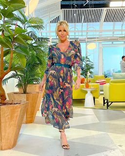 Florencia Peña feet photo thumbnail