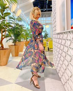 Florencia Peña feet photo thumbnail