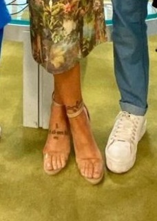 Florencia Peña feet photo thumbnail