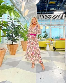 Florencia Peña feet photo thumbnail