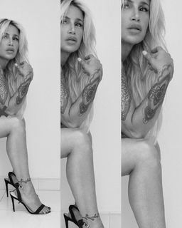 Florencia Peña feet photo thumbnail