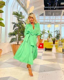 Florencia Peña feet photo thumbnail