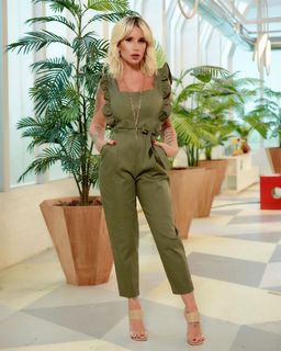 Florencia Peña feet photo thumbnail