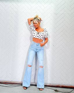 Florencia Peña feet photo thumbnail