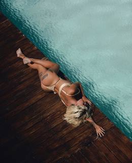 Florencia Peña feet photo thumbnail