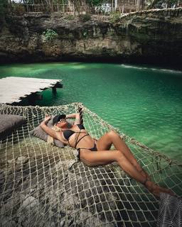 Florencia Peña feet photo thumbnail