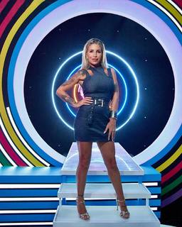 Florencia Peña feet photo thumbnail