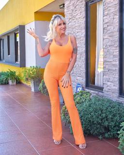 Florencia Peña feet photo thumbnail