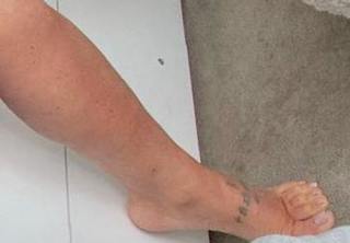 Florencia Peña feet photo thumbnail