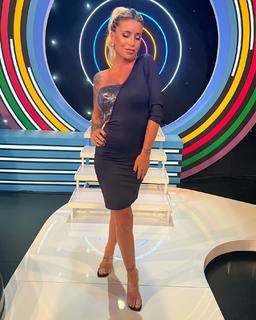 Florencia Peña feet photo thumbnail