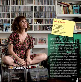 Florencia Peña feet photo thumbnail