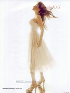 Florencia Peña feet photo thumbnail