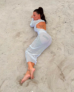 Florencia Peña feet photo thumbnail