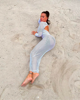 Florencia Peña feet photo thumbnail