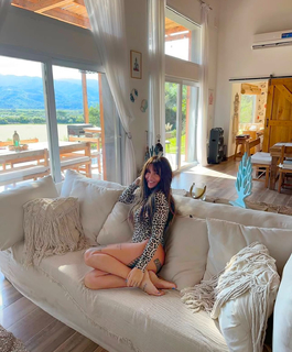 Florencia Peña feet photo thumbnail