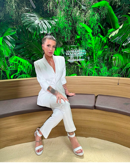 Florencia Peña feet photo thumbnail