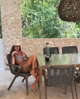 Florencia Peña feet photo thumbnail