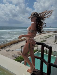 Florencia Peña feet photo thumbnail